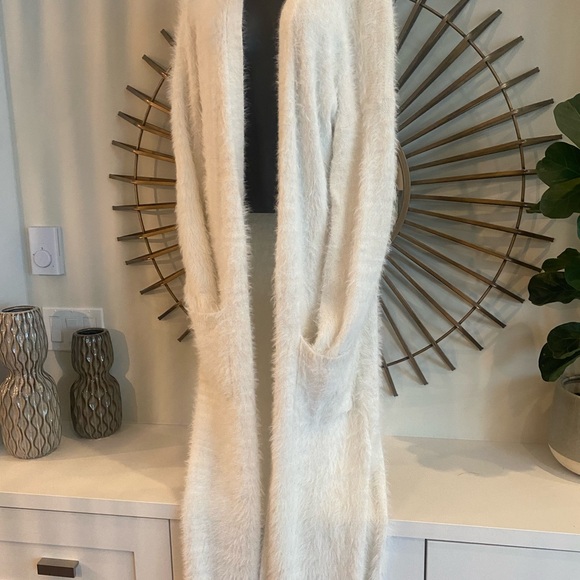 Cream coloured , soft long duster / cardigan - Picture 4 of 8